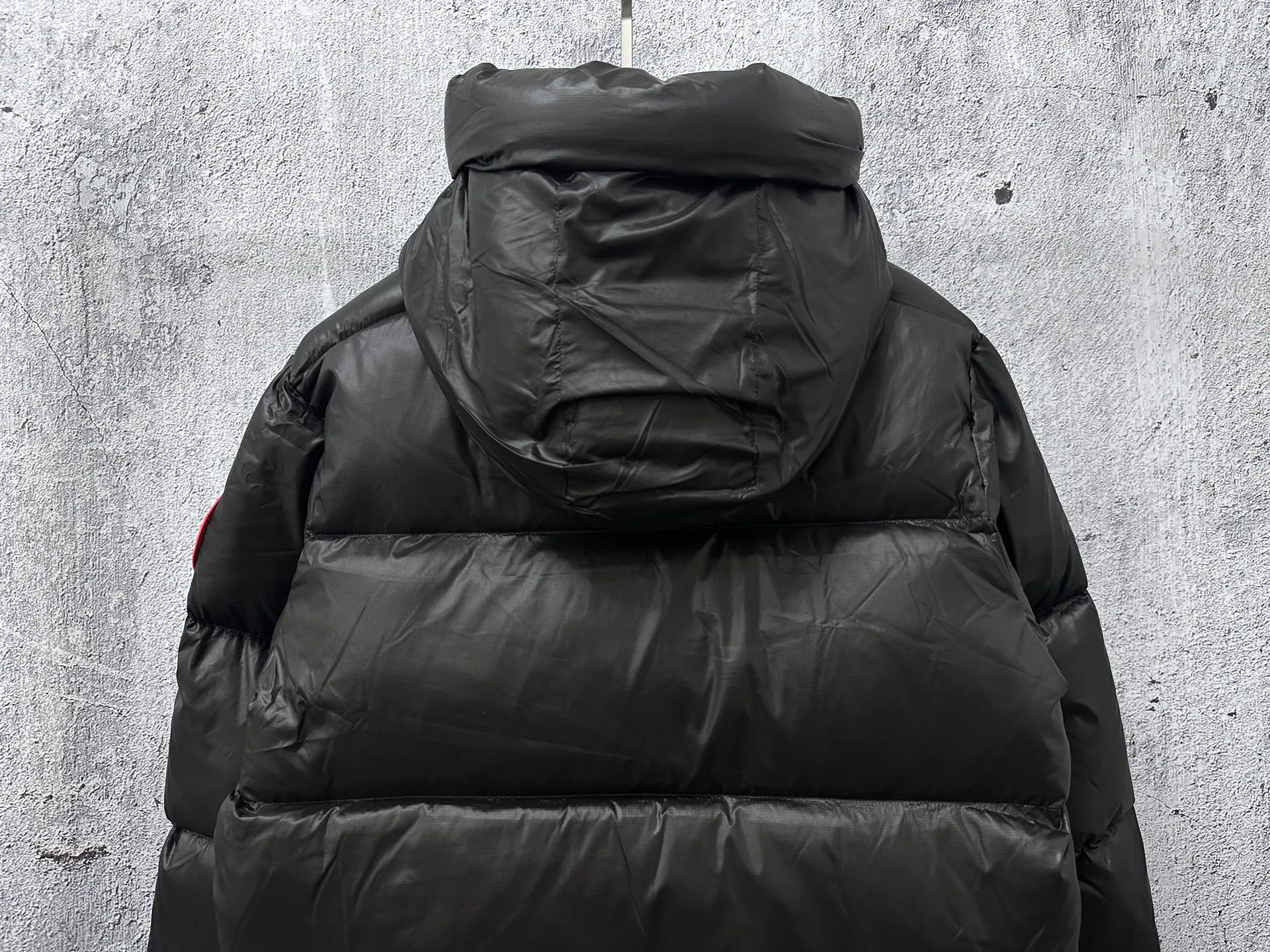 P780 [𝘾𝘼𝙉𝘼𝘿𝘼 𝙂𝙊𝙊𝙎𝙀] Canada Goose's limited new Crofton puff down jacket, top version, ceiling level Crofton soft loaf, 2024 latest style, cold protection effect up to level 4, using recycled Feather-Light tear-resistant fabric, ultra-light, no weight on the upper body at all! The unique black label highlights your temperament‼ ️ Canada Goose, a Canadian brand, has always been recognized as the warmest down jacket. Various Instagram celebrities, Internet celebrities, and celebrities often wear it for street photos. I make Canada Goose every year, but I still can't get rid of my love for it. No matter how cold the days are, there is no need to be afraid, because there is! Filled with 90% white duck down, it is the legendary warmest down jacket and is known as a must-have for Arctic outdoor sports! The most popular down jacket in the world, celebrities are rushing to buy it, it is a must-have!  Size: S~XXL
